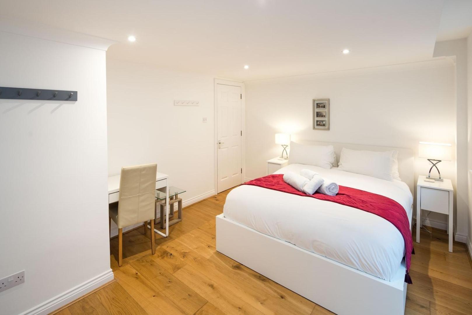 Apartment 1bd Modern Oasis: Near Attractions